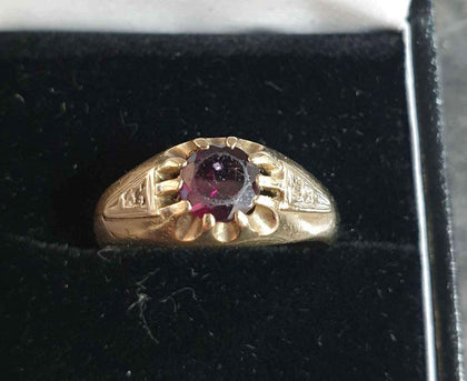 9ct Yellow Gold Ring with Red Stone - Size P