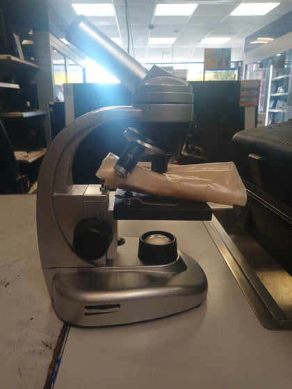Traveler Microscope