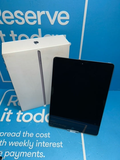 Apple iPad (7th Generation) - 32GB - WiFi - Grey.