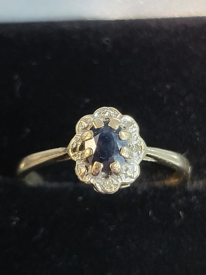 9ct Yellow Gold Ring with Clear & Blue Stones - Size N - 1.68g
