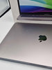 **DEAL** MacBook Pro 17,1 - M1 (8-CPU 8-GPU) - 8GB Ram - 256GB SSD - 13" LED Screen - Space Grey