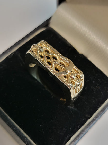 9ct Yellow Gold Flat Topped Buckle Ring - Size S - 7.60g