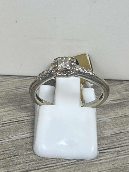 9ct Gold Ring (Size M) Apx 2.2g