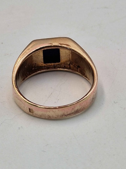 9ct Yellow Gold Signet Ring With Square Black Stone - Size V - 5.95 Grams