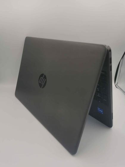 HP 250 G8, i5-1135G7, 8GB Ram, 256GB SSD, 15