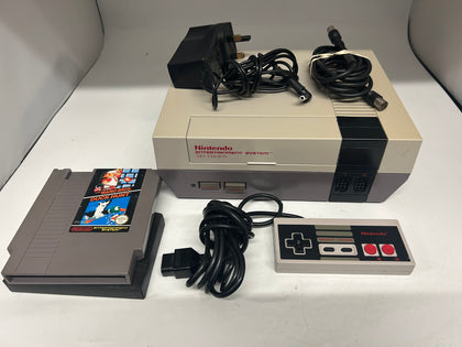 NINTENDO NES Console + SUPER MARIO BROS/DUCK HUNT