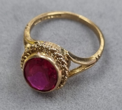 9ct Gold Ring with Garnet Size K 1/2