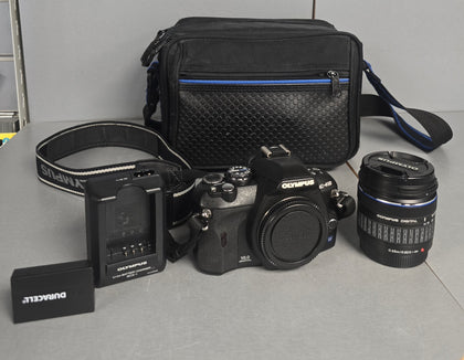 Olympus evolt e-500 digital SLR + 14-42mm lens