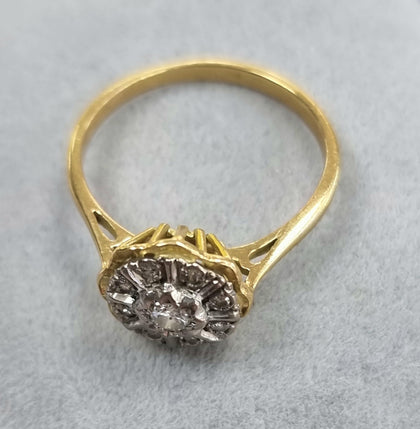 18ct Gold Diamond Daisy Ring Size 