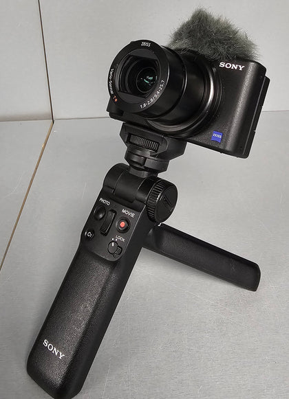 Sony ZV-1 20.1MP With Sony gp-vpt2bt Shooting Grip