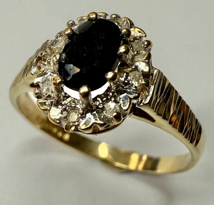 9ct gold ring with black stone and diamond size N 1/2
