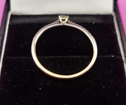 18CT - White Gold Ring With Diamonds (DIA HALLMARKED 0.10CT + 0.15CT) 1.92g - Size Q