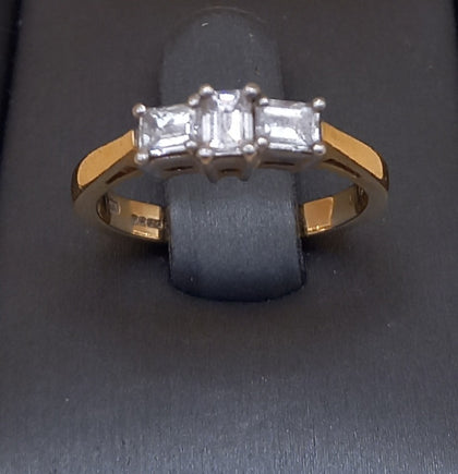 18ct Gold Ring Clear Stones 4.7g Size-M