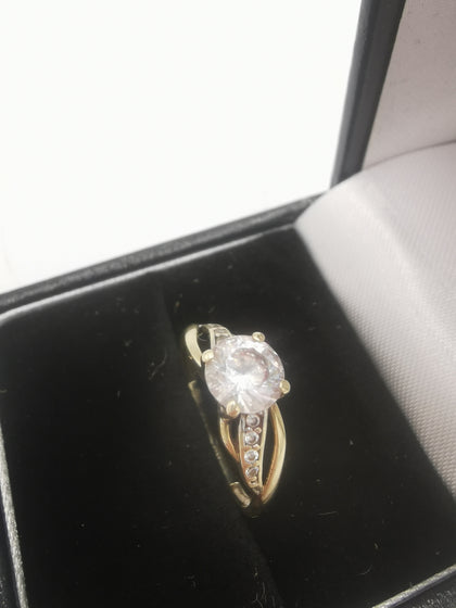 9CT Gold Cubic Zirconia Stones, Hallmarked & Stamped, 1.8Grams, Size L