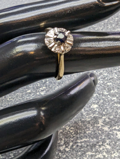 18CT GOLD BLACK STONE AND DIAMOND RING PRESTON STORE.