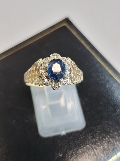 9ct Yellow Gold Ring with Blue & Clear Stones - Size P - 3.74G - Hallmarked
