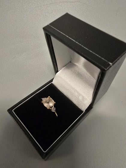 9ct Gold Ring with White Stone 375 2.0G Size Q