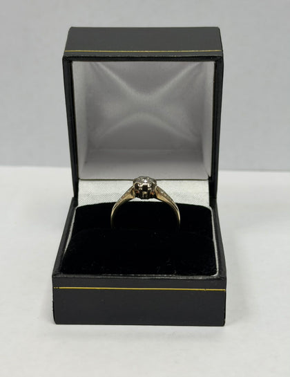 9ct Gold Ladies Ring, Dia Stone ( Size R ) 2.27g - ** Hallmarked **