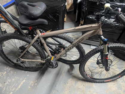 SPECIALIZED ROCKHOPPER.