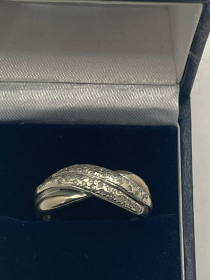 9ct White Gold Ring With Clear Stones - Q