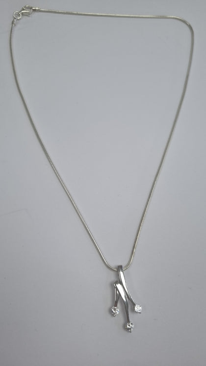 SILVER CHAIN + PENDANT 16