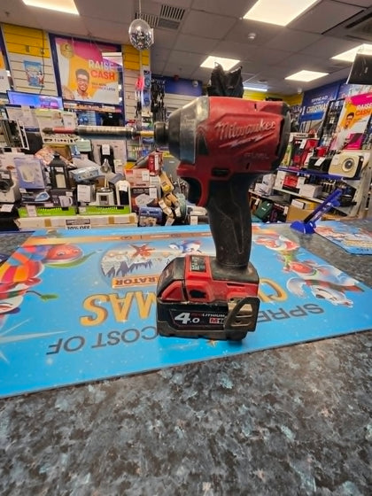 milwaukee m18 drill + 4ah battery