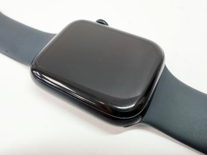 Apple Watch SE 2nd Gen 44mm GPS with strap