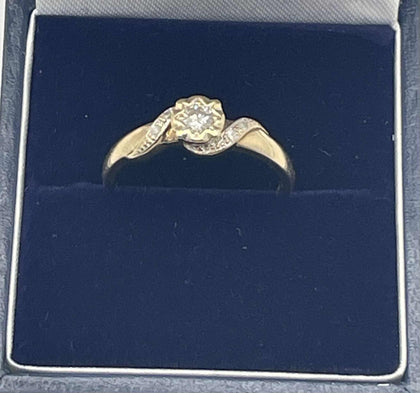9ct Gold Ring With Clear Stone - O