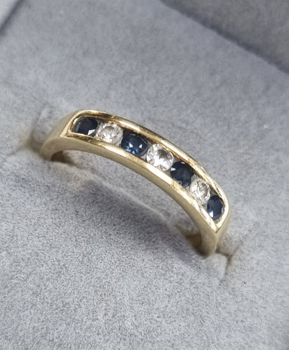 18ct Sapphire & diamond ring size O