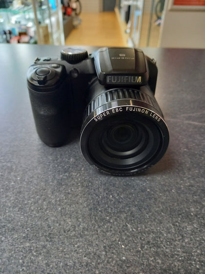 Fujifilm FinePix S4800 16MP Digital Camera 30x Optical Zoom 3.0 inch