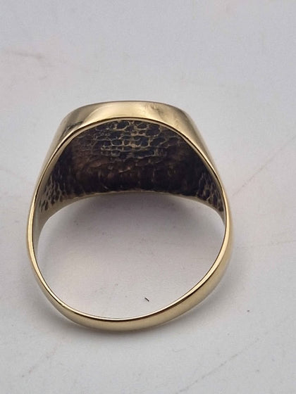 9ct Yellow Gold Ring Signet Ring With Pattern - Size R - 4.67 Grams