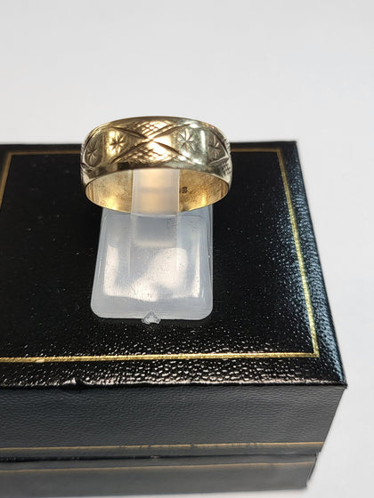 9ct Yellow Gold Patterned Band Ring - Size R - 2.51G - Hallmarked