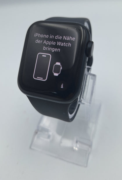 Apple Watch SE 2nd generation 40mm GPS smart watch with grey apple strap and charger BOXED