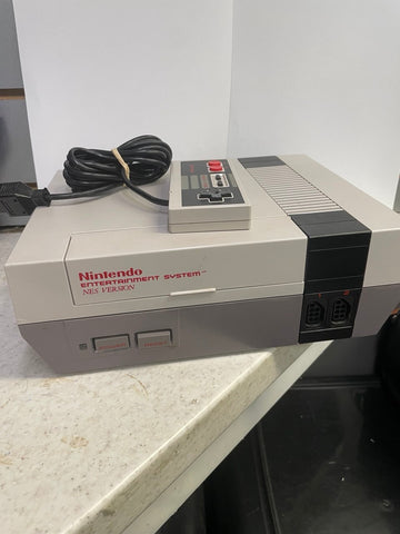 Nintendo Entertainment System Console W/Pad