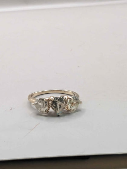 9ct Yellow Gold Rig With 3x Translucent Green Stones - Size K