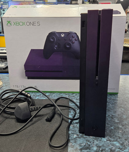 XBOX ONE S-1TB ( NO CONTROLLER )
