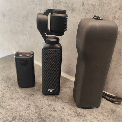 DJI Osmo Pocket 3 4K 3-Axis Gimbal Camera + DJI Osmo Pocket 3 Battery Handle
