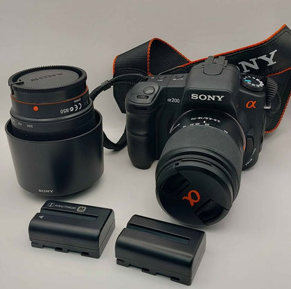 Sony alpha A200/DT 18-70-3.5-5.6 camera & Sony DT 4-5.6 55-200 with charger and carry case