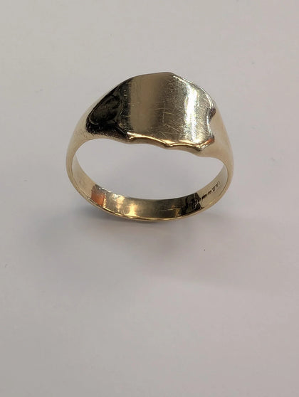 9ct yellow gold signet ring