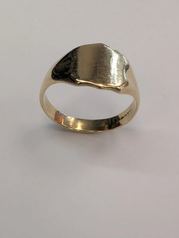 9ct yellow gold signet ring