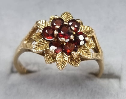 9ct Gold Garnet Ring Size P