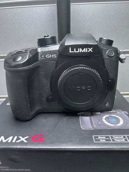 Panasonic LUMIX GH5 4K Mirrorless Camera