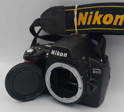 *BODY ONLY* Nikon D40 6m unboxed black with charger has marks on the outer case ref pic