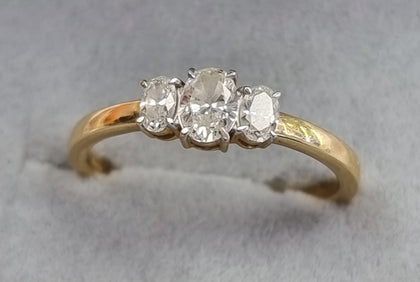 18ct Gold Diamond Ring size Q
