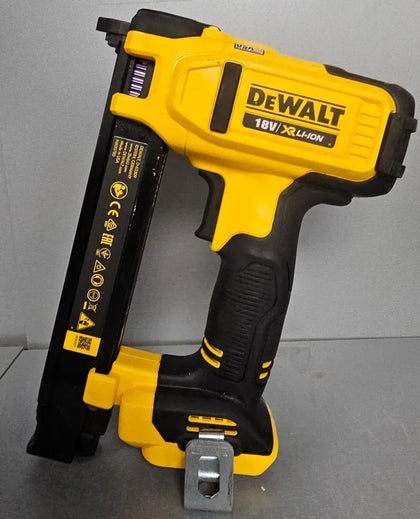DeWALT DCN701 Type 1 18V XR Li-ion Cordless Brushless Electrician Stapler Gun
