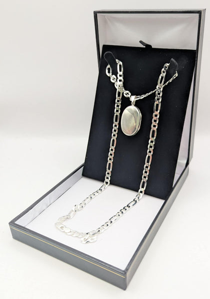 925 HALLMARKED SILVER, LOCKET ON A FIGARO CHAIN, 22