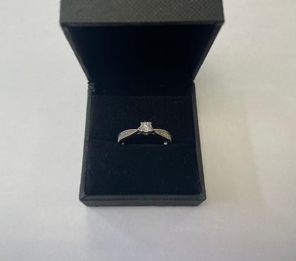 9ct Ring 2.31g 0.2ct Diamond Size P