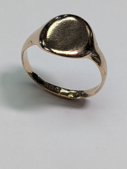9ct Gold Signet Ring - Size O