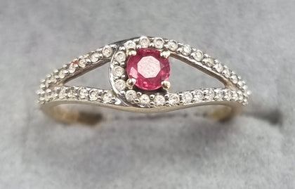 9ct Gold Diamond /Ruby Ring Size L1/2