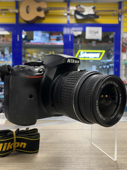 Nikon D5300 (Body) + Nikon AF-S DX Nikkor 18-55mm F/3.5-5.6G VR ll Lens